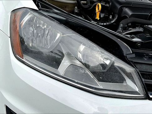 Used 2015 Volkswagen Golf S image 32