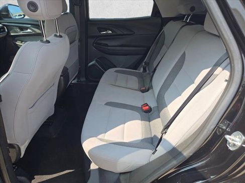 Used 2023 Chevrolet TrailBlazer LT w/ Confidence II Package FWD image 18