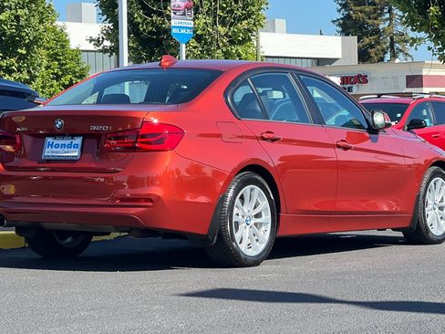 Used 2018 BMW 320i xDrive Sedan AWD/4WD image 8