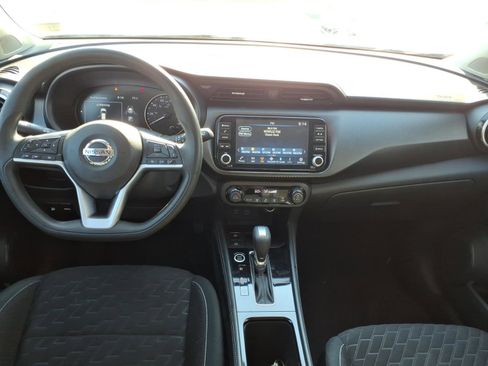 Used 2021 Nissan Kicks SV FWD image 7