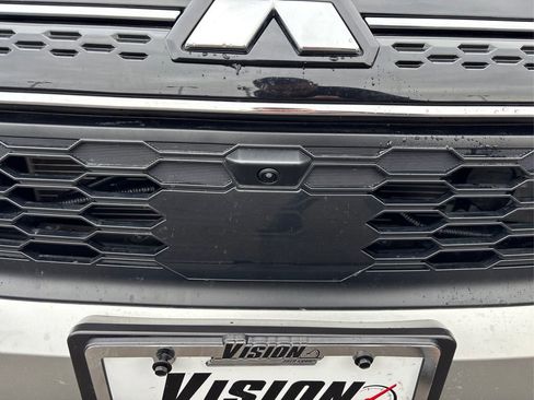 Used 2024 Mitsubishi Outlander SE image 16