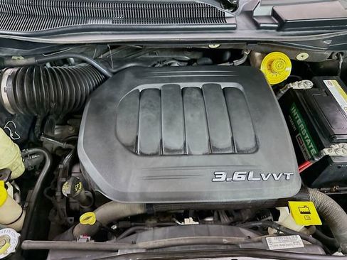 Used 2016 Chrysler Town & Country Touring w/ Driver Convenience Group image 32