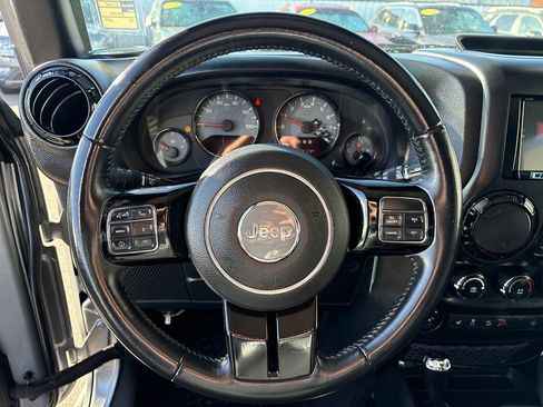 Used 2017 Jeep Wrangler Unlimited Sahara image 11