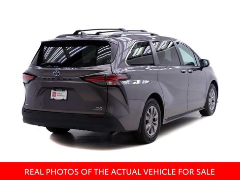 Certified 2022 Toyota Sienna XLE AWD/4WD image 2