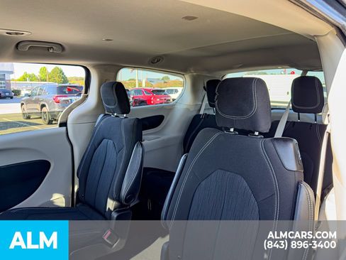 Used 2023 Chrysler Voyager LX FWD image 10