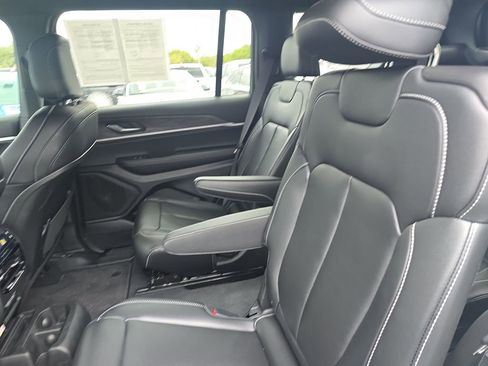 Used 2025 Jeep Grand Cherokee L Limited w/ Black Appearance Package image 12