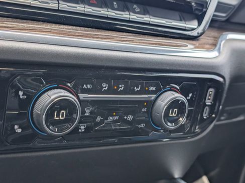 Used 2025 Chevrolet Silverado 2500 LT AWD/4WD image 24