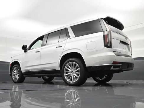 Used 2023 Cadillac Escalade Premium Luxury RWD image 28