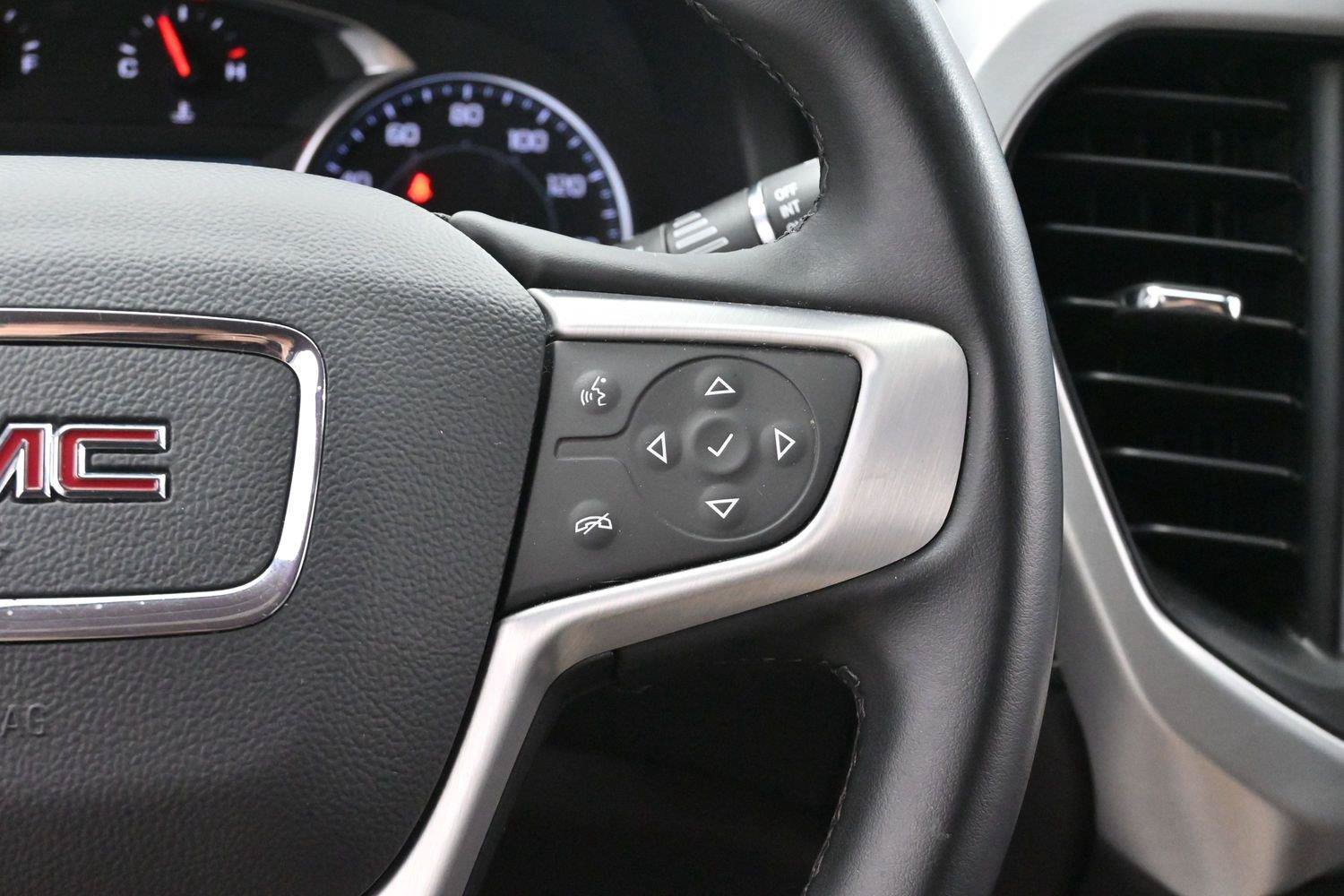 Used 2023 GMC Acadia SLT w/ LPO, Floor Liner Package AWD/4WD image 16