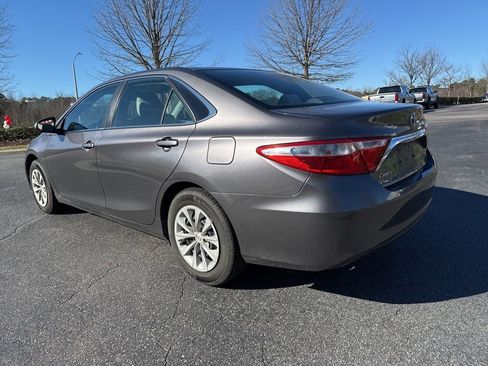 Used 2016 Toyota Camry LE image 4