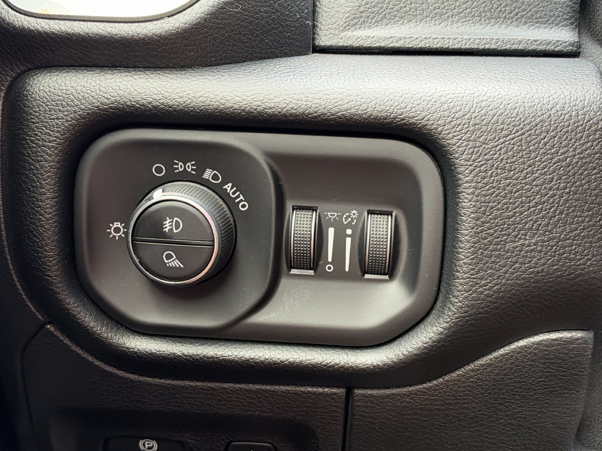 Used 2020 RAM 1500 Laramie AWD/4WD image 28