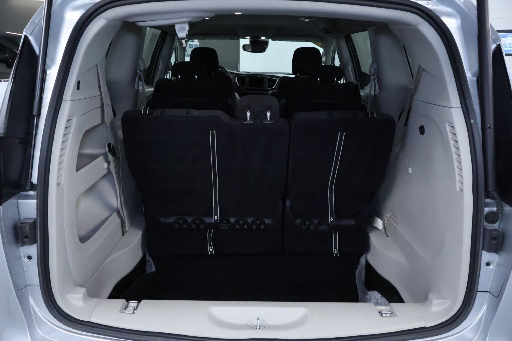 Used 2023 Chrysler Voyager LX FWD image 17
