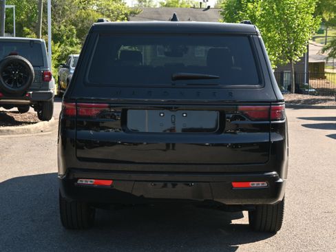 Used 2025 Jeep Wagoneer Series II w/ Convenience Group I image 14