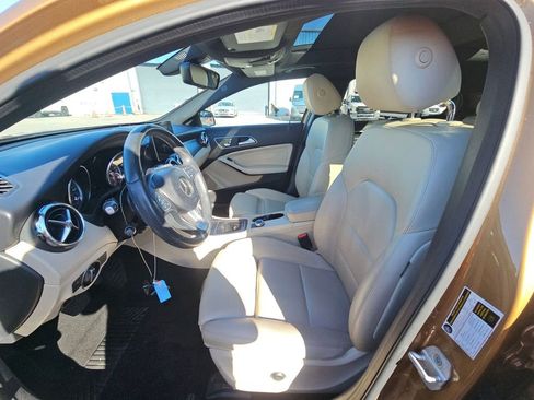 Used 2018 Mercedes-Benz GLA 250 4MATIC w/ Premium Package image 8