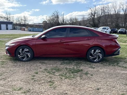 Used 2025 Hyundai Elantra Sport image 3