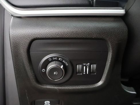 Used 2023 Jeep Grand Cherokee Limited w/ Black Appearance Package AWD/4WD image 40