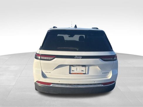 Used 2025 Jeep Grand Cherokee Laredo X image 4