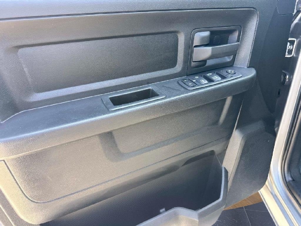 Used 2019 RAM 1500 Tradesman w/ Chrome Appearance Group RWD image 21