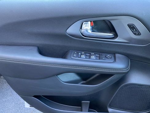 New 2026 Chrysler Pacifica Select image 14