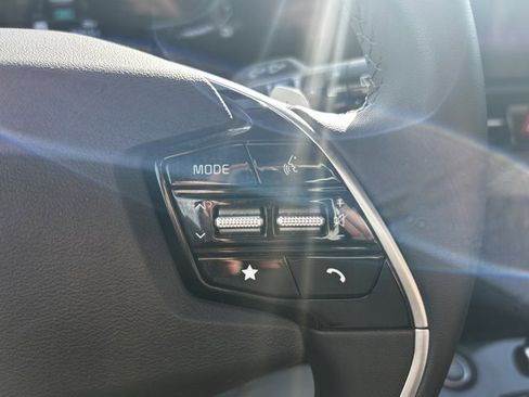 Used 2023 Kia Niro EX image 24