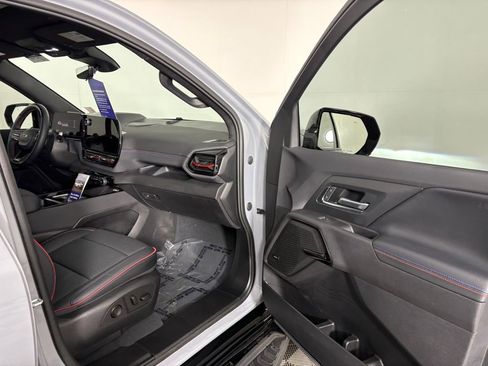 Used 2025 Chevrolet Silverado EV RST image 36