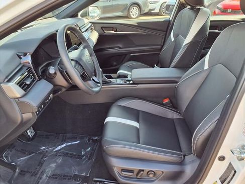 Used 2025 Toyota Camry SE image 14