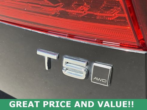 Used 2019 Volvo XC60 T5 Momentum image 9