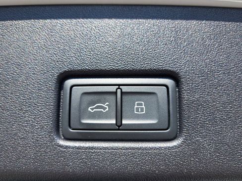 Used 2024 Audi Q4 e-tron Premium Plus image 13