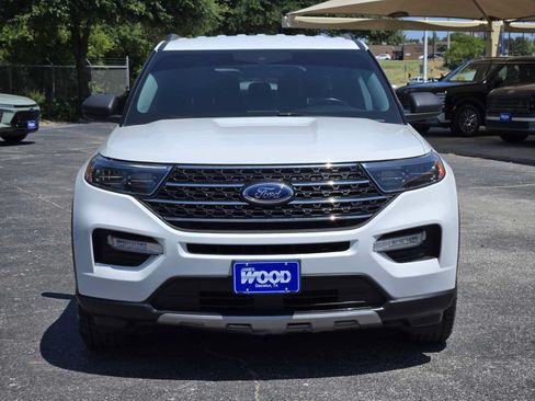 Used 2023 Ford Explorer XLT w/ Equipment Group 202A RWD image 2