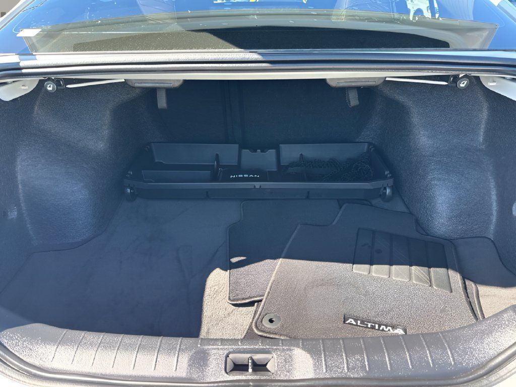 Used 2024 Nissan Altima 2.5 SL FWD image 28