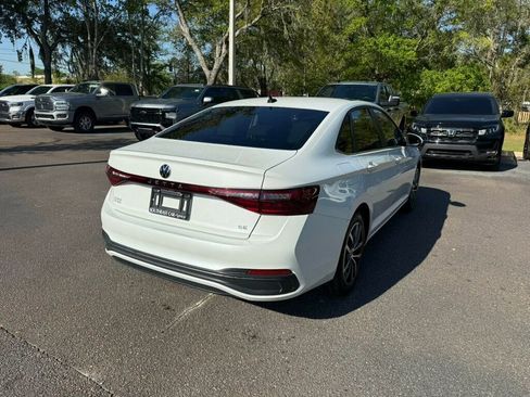 Used 2025 Volkswagen Jetta SE w/ Sunroof Package image 10