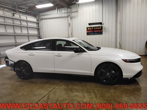 Used 2025 Honda Accord Sport image 2