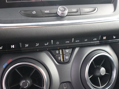 Used 2023 Chevrolet Blazer LT image 27