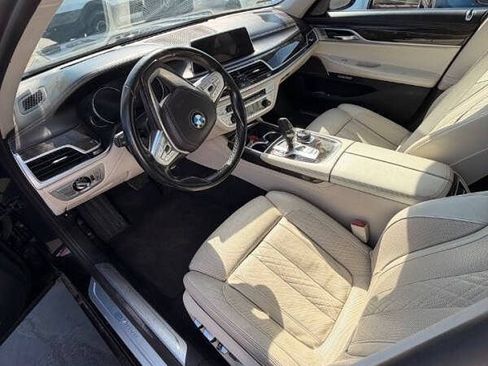 Used 2018 BMW 740e xDrive AWD/4WD image 11