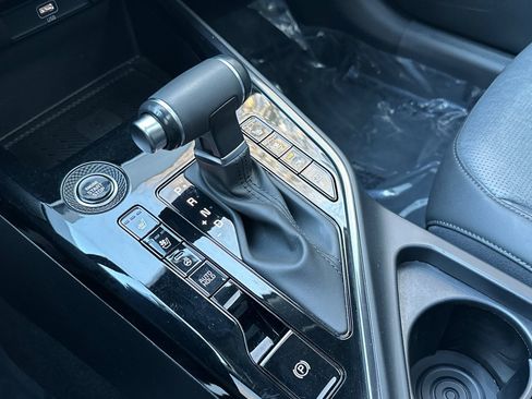 Used 2023 Kia Niro SX Touring image 19