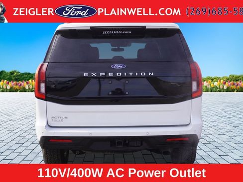 Used 2025 Ford Expedition Active AWD/4WD image 4