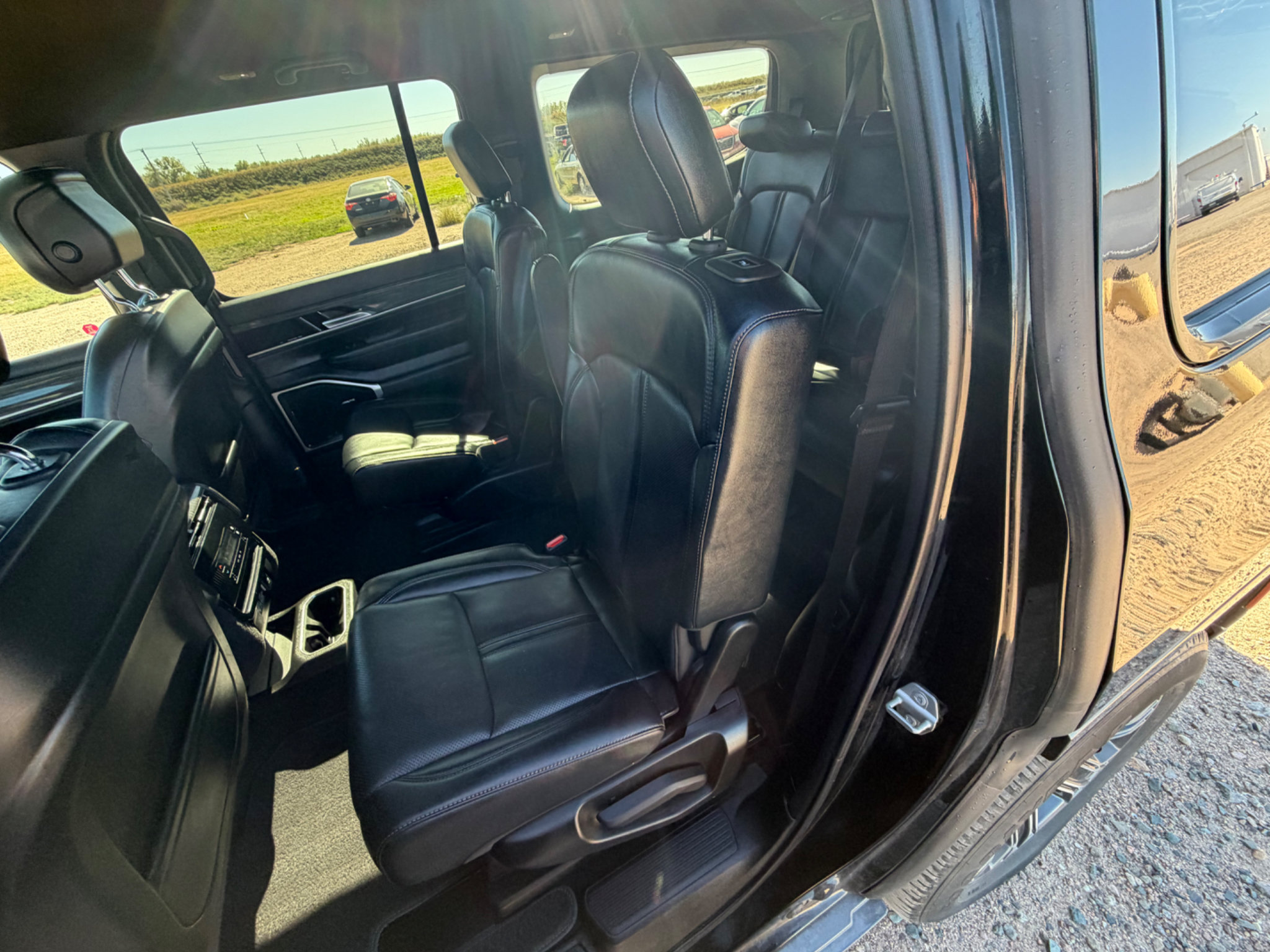Used 2022 Jeep Wagoneer Series III w/ Flexible Seating Group AWD/4WD image 11