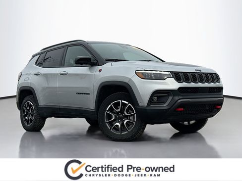 Used 2025 Jeep Compass Trailhawk w/ Trailhawk Elite Group image 1