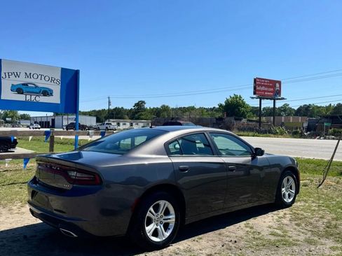 Used 2018 Dodge Charger SXT RWD image 10