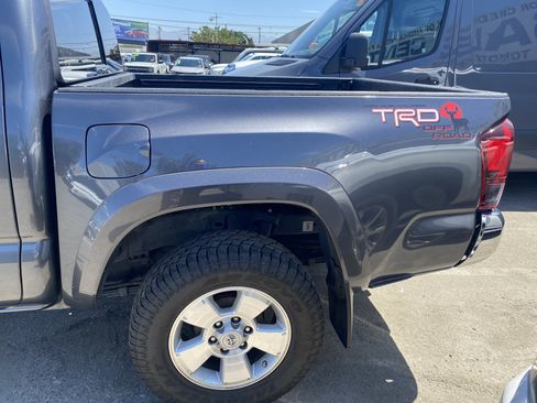 Used 2021 Toyota Tacoma SR5 RWD image 12