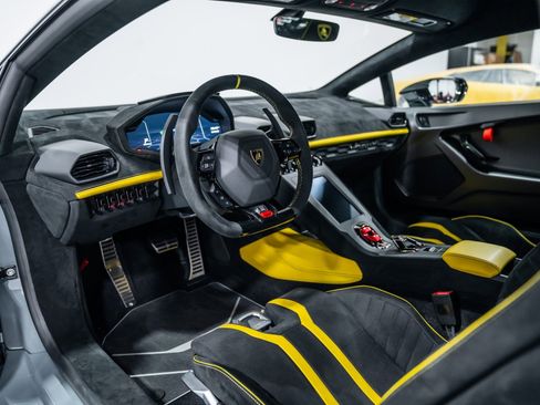 Used 2023 Lamborghini Huracan STO image 10