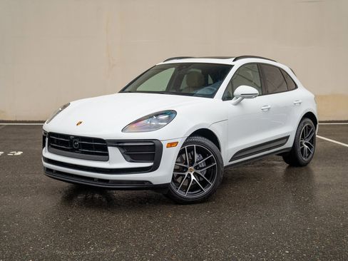 Used 2025 Porsche Macan image 1