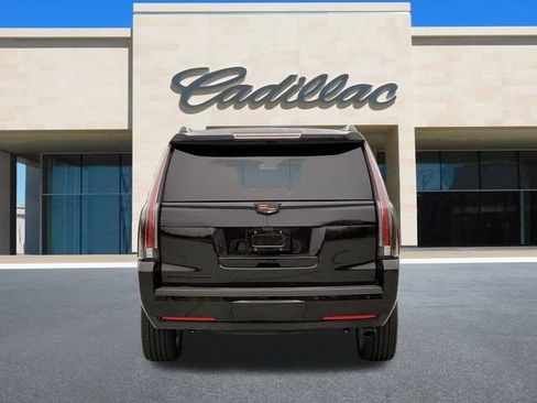 Used 2019 Cadillac Escalade Platinum image 4