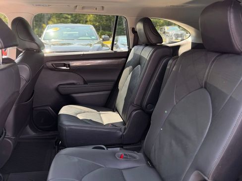 Used 2021 Toyota Highlander Platinum AWD/4WD image 6