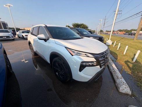 Used 2026 Nissan Rogue SV w/ Cold Weather Package AWD/4WD image 3