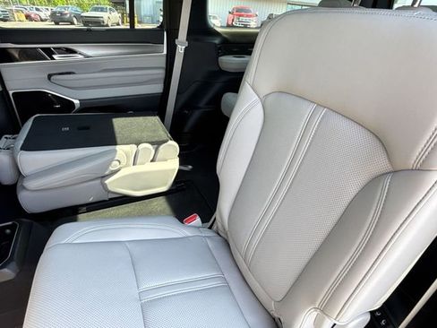 New 2026 Jeep Grand Wagoneer Limited AWD/4WD image 29
