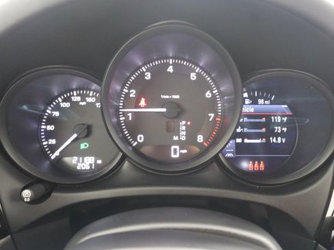 Certified 2023 Porsche Macan image 18