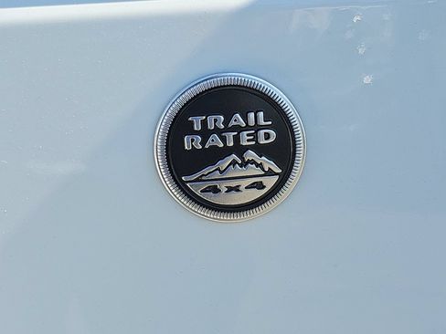 Used 2017 Jeep Wrangler Unlimited Sahara w/ Connectivity Group AWD/4WD image 36