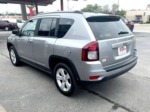 Used 2016 Jeep Compass Latitude AWD/4WD image 4