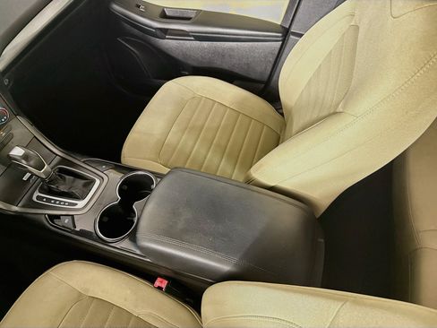 Used 2017 Ford Edge SE FWD image 26